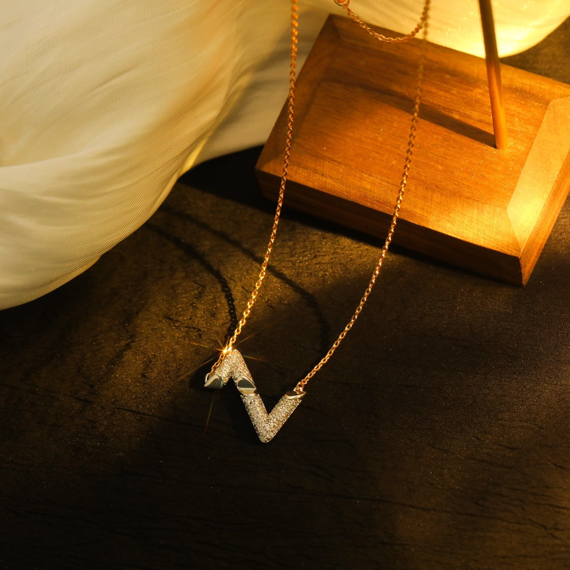 [Bijoux Regalia] COLLIER PÉDANT EN ARGENT ET DIAMANTS VOLT