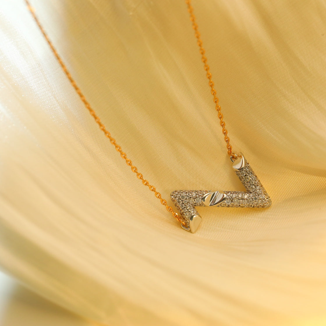 [Bijoux Regalia] COLLIER PÉDANT EN ARGENT ET DIAMANTS VOLT