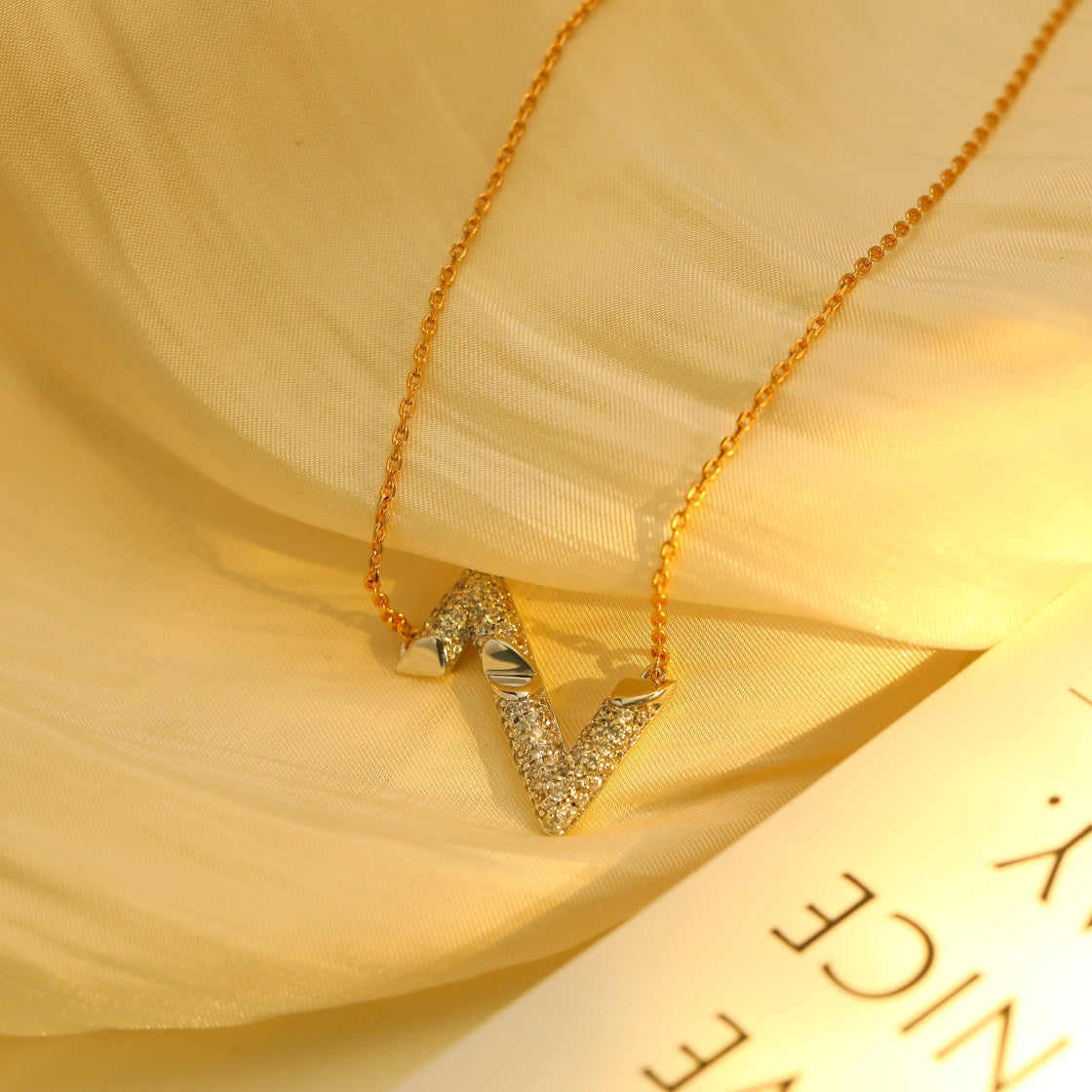 [Bijoux Regalia] COLLIER PÉDANT EN ARGENT ET DIAMANTS VOLT