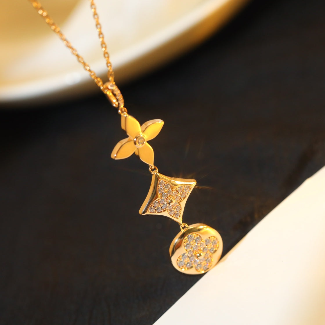 [Bijoux Regalia] COLLIER EN OR ROSE DIAMANT ÉTOILE ET SOLEIL