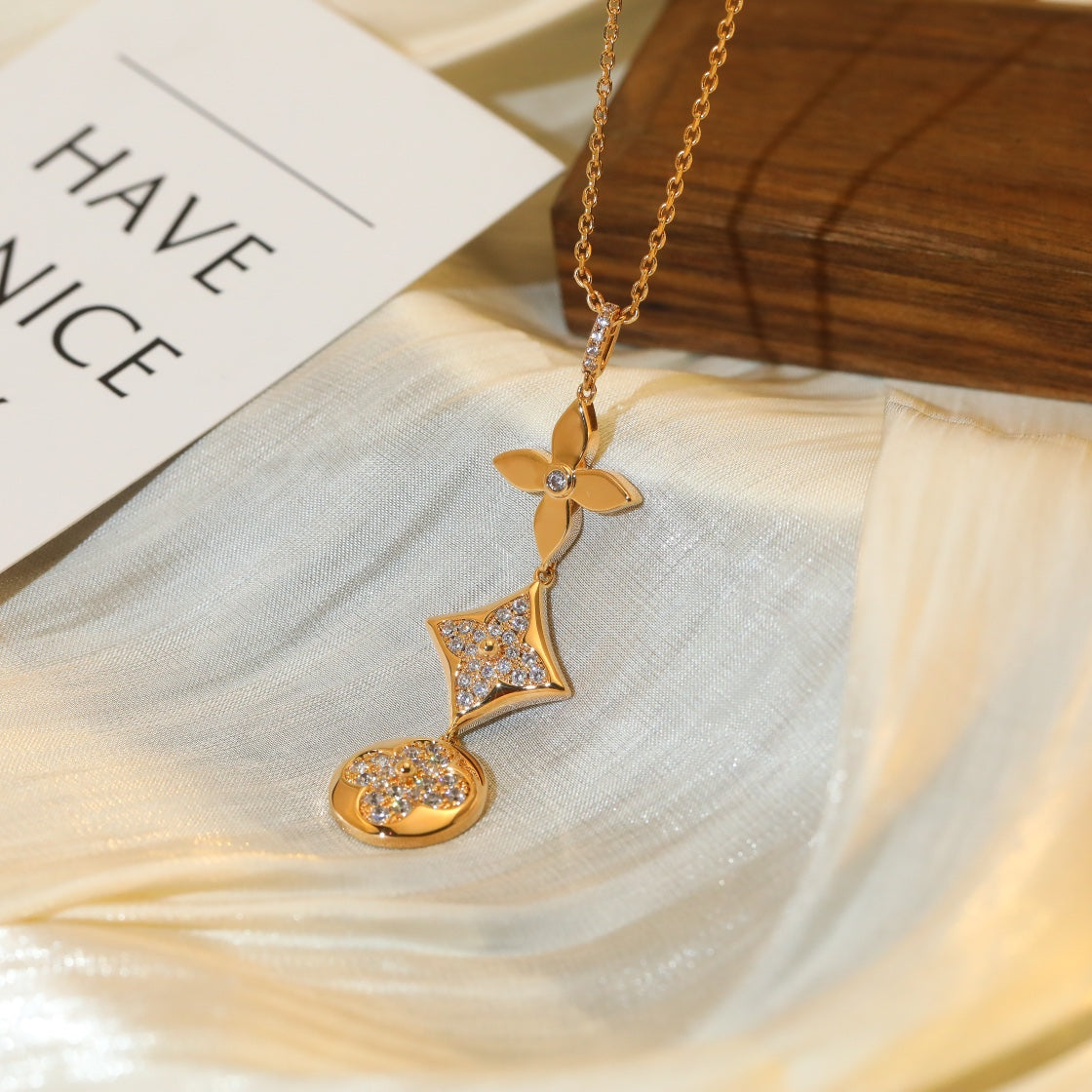 [Bijoux Regalia] COLLIER EN OR ROSE DIAMANT ÉTOILE ET SOLEIL