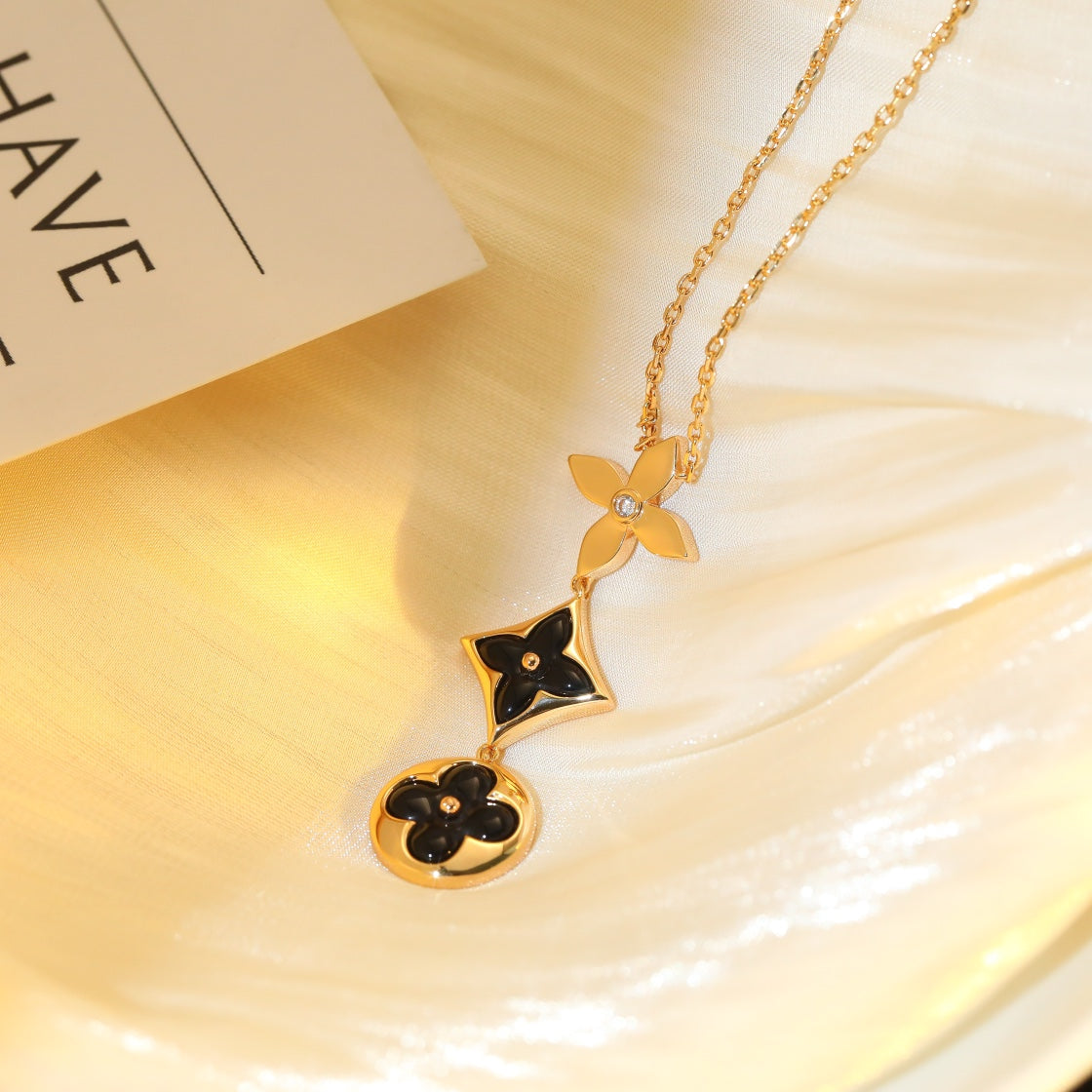 [Joyas Regalia] COLLAR DE ORO ROSA CON ÓNIX DE ESTRELLA Y SOL