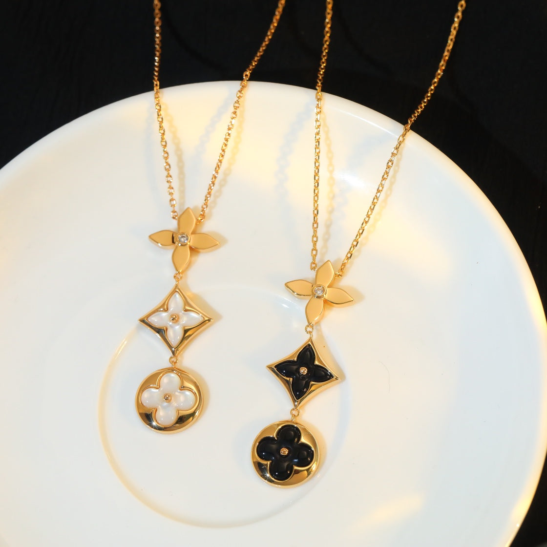 [Joyas Regalia] COLLAR DE ORO ROSA CON ÓNIX DE ESTRELLA Y SOL