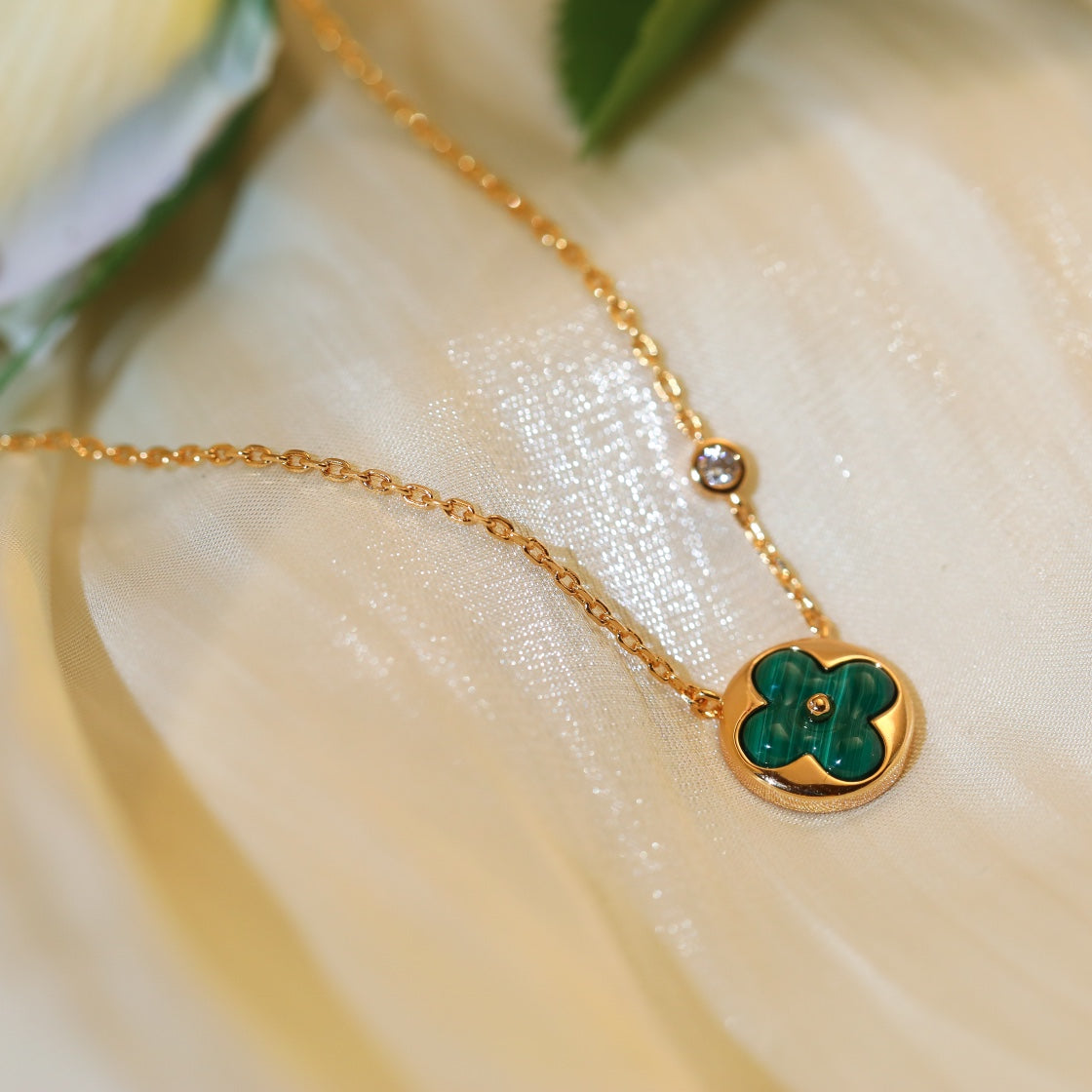 [Bijoux Regalia] COLLIER PENDENTIF SOLEIL EN OR ROSE 1 DIAMANT