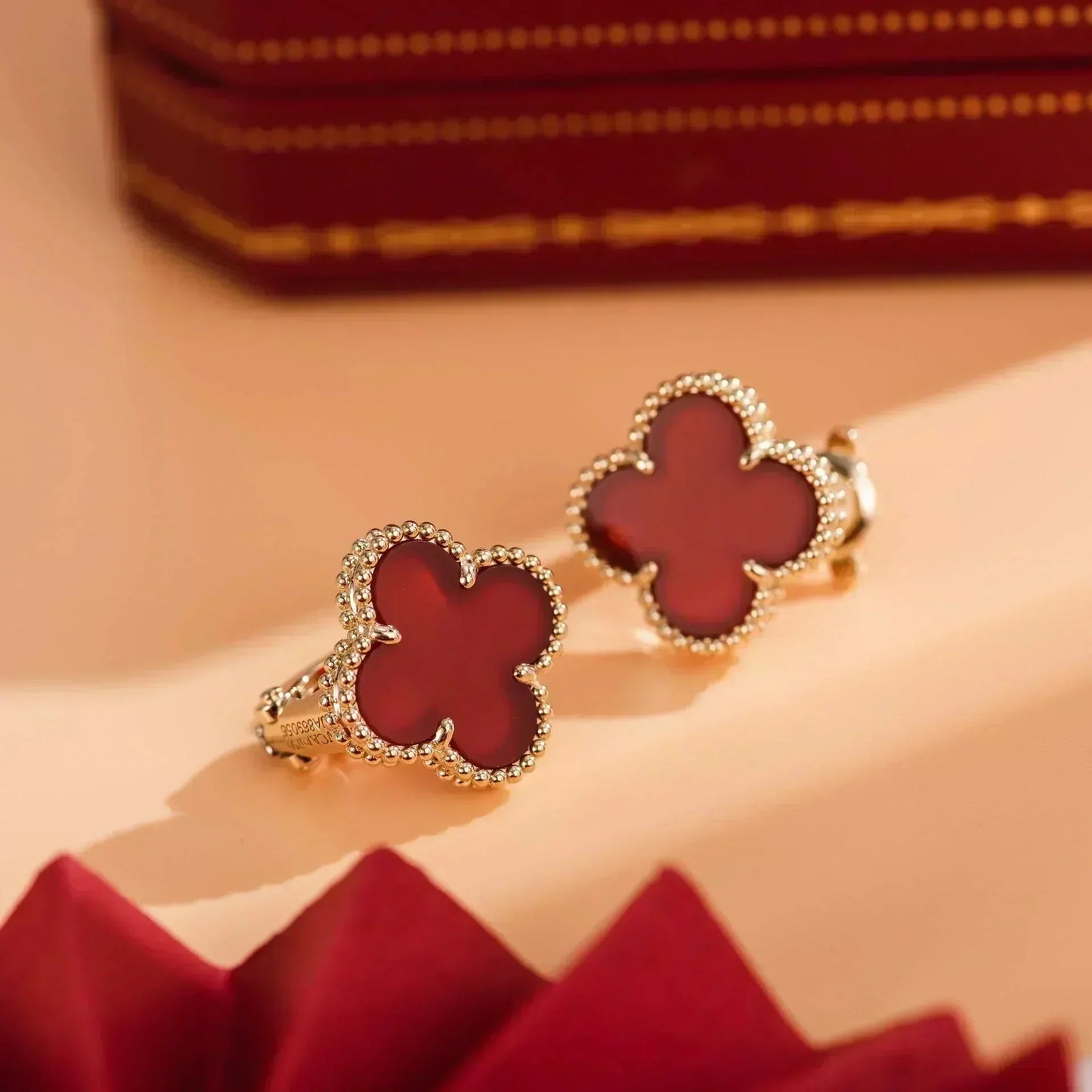 [Bijoux Regalia] BOUCLES D'OREILLES CLOVER MOYENNES 1 MOTIF CORNALINE