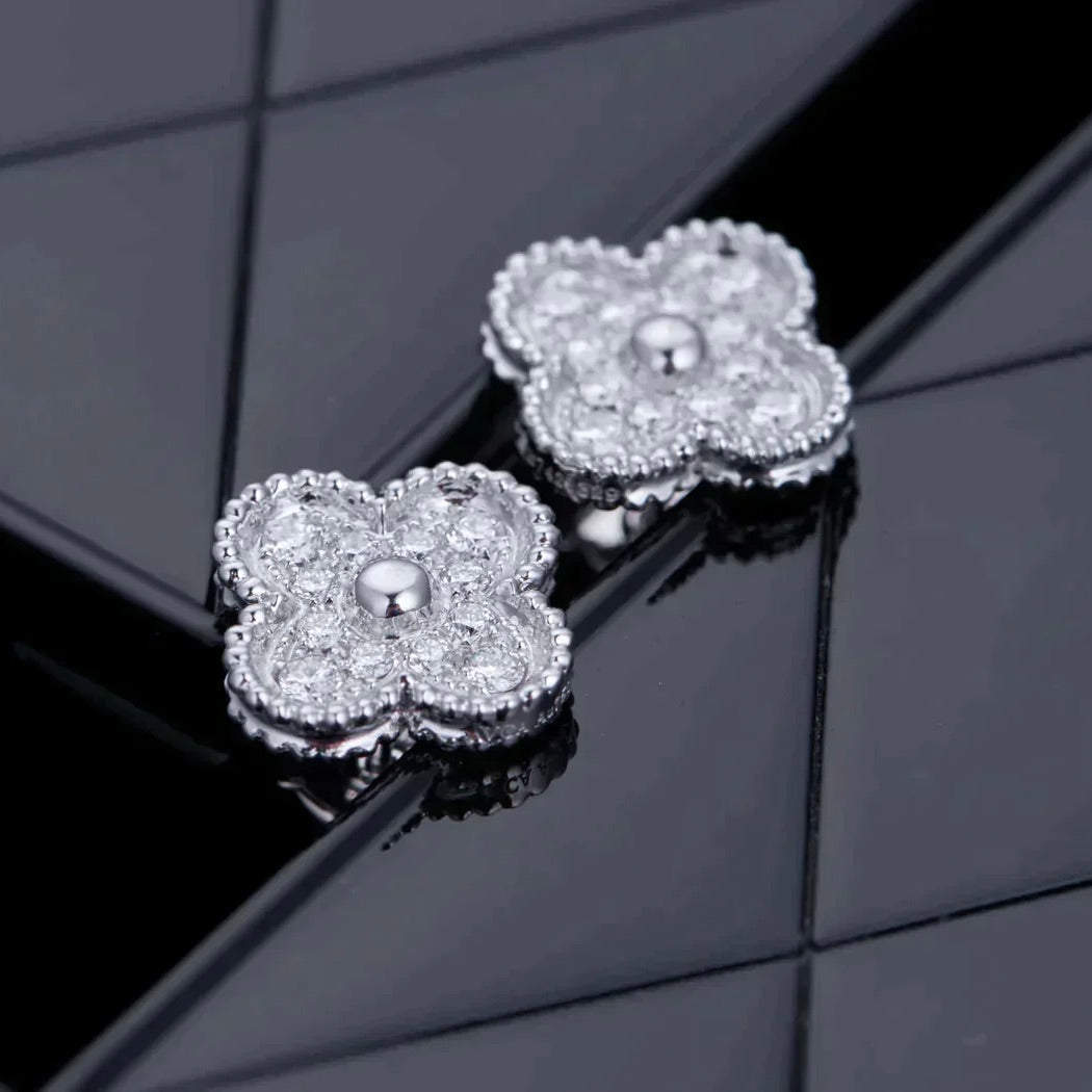 [Joyas Regalia] PENDIENTES DE PLATA CON DIAMANTES Y MOTIVOS DE TRÉBOL 1