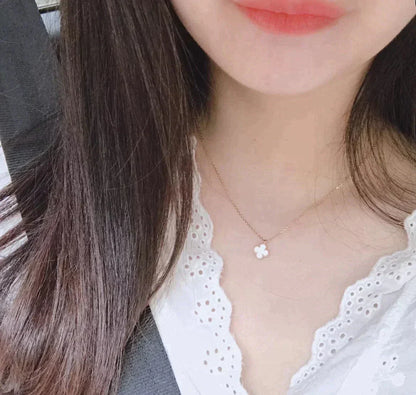 [Joyas Regalia]COLLAR MINI TRÉBOL DE NÁCAR BLANCO DE 9,5 MM