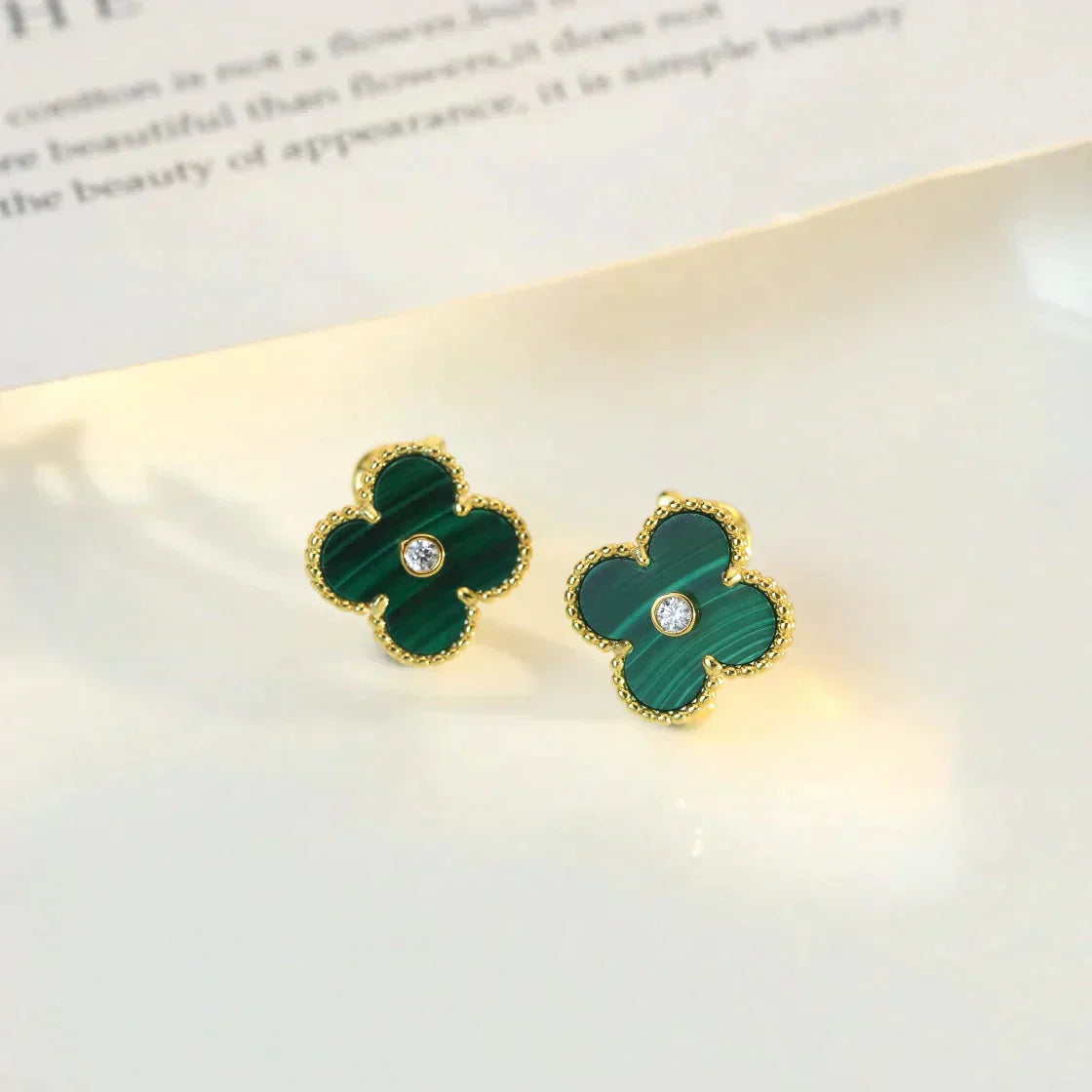 [Bijoux Regalia] BOUCLES D'OREILLES CLOVER MOYENNES 1 MOTIF MALACHITE DIAMANT
