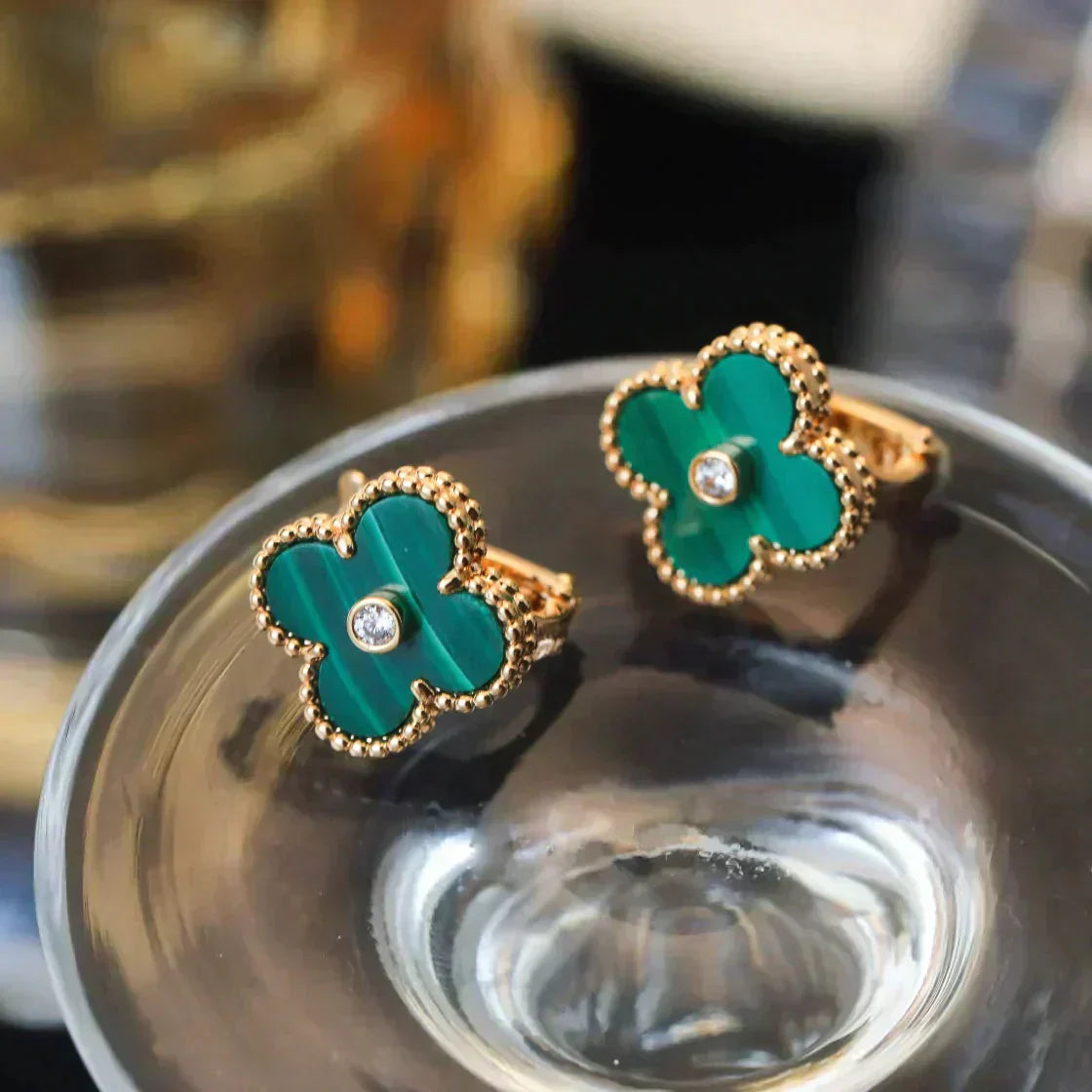 [Bijoux Regalia] BOUCLES D'OREILLES CLOVER MOYENNES 1 MOTIF MALACHITE DIAMANT