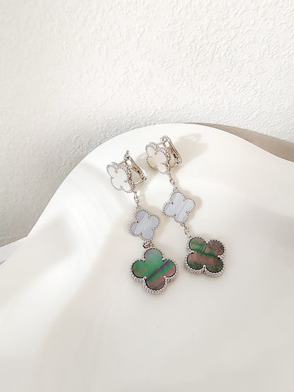 [Joyas Regalia] PENDIENTES DE PLATA CON 3 MOTIVOS DE TRÉBOL Y CALCEDONIA OSCURA