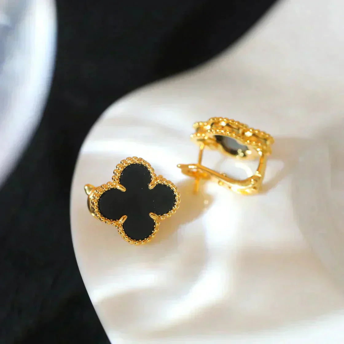 [Bijoux Regalia]Boucles d'oreilles Clover Medium 1 Motif Onyx