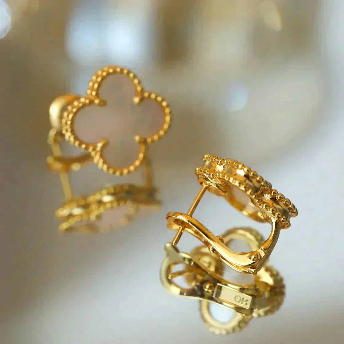 [Bijoux Regalia]Boucles d'oreilles Clover Medium 1 Motif Blanc Mop