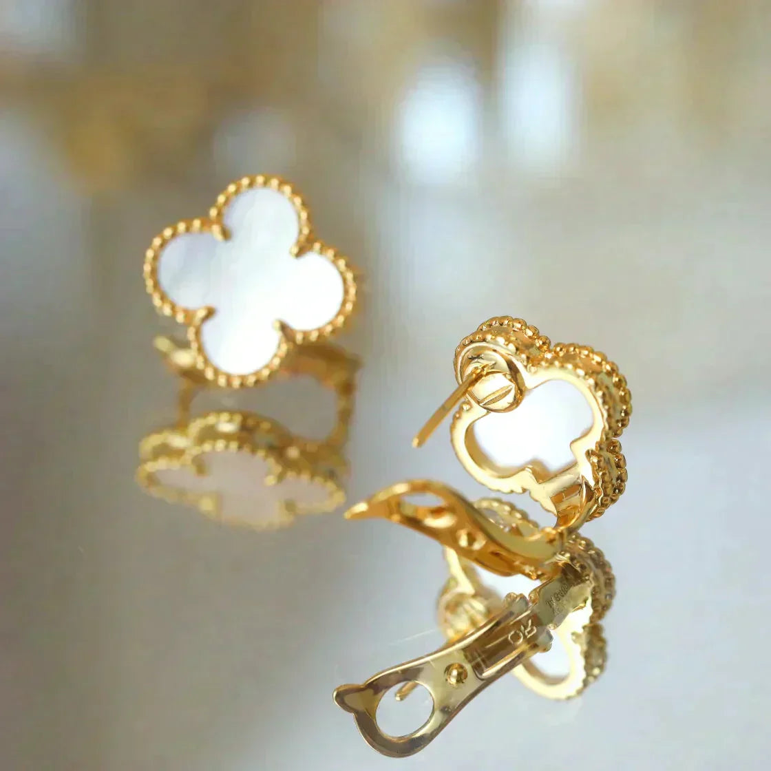[Bijoux Regalia]Boucles d'oreilles Clover Medium 1 Motif Blanc Mop