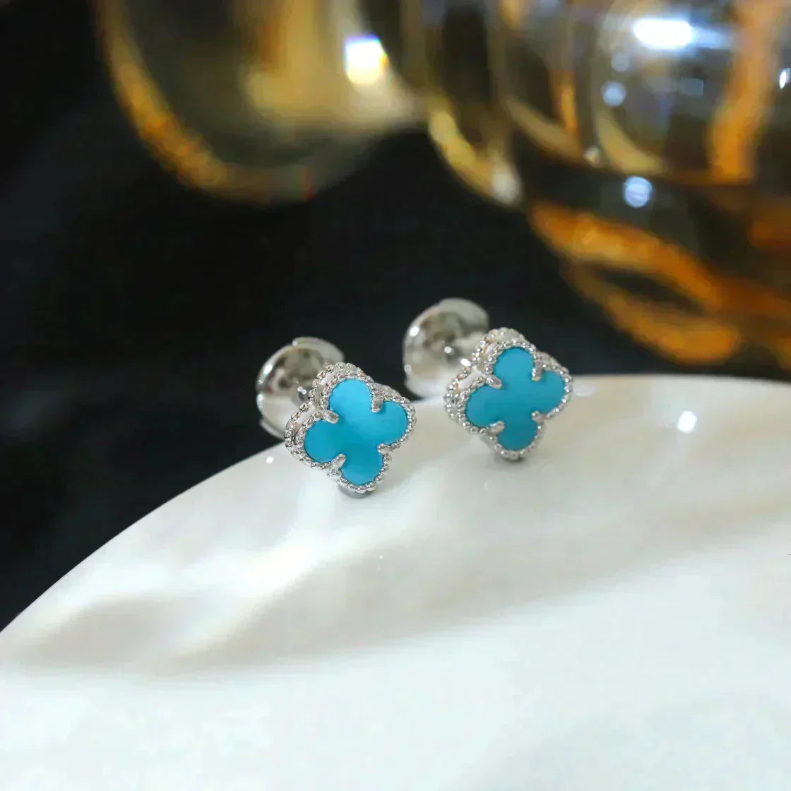 [Joyas Regalia] MINI PENDIENTES DE TÉ TRÉBOL DE 9,5 MM DE ÓNIX EN PLATA