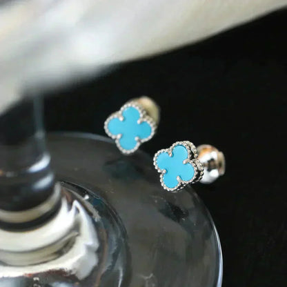 [Joyas Regalia] MINI PENDIENTES DE TÉ TRÉBOL DE 9,5 MM DE ÓNIX EN PLATA