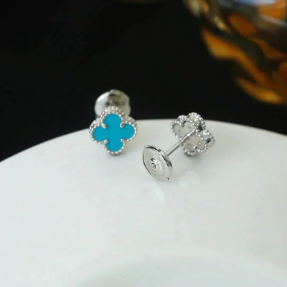 [Joyas Regalia] MINI PENDIENTES DE TÉ TRÉBOL DE 9,5 MM DE ÓNIX EN PLATA