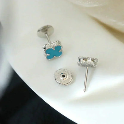 [Joyas Regalia] MINI PENDIENTES DE TÉ TRÉBOL DE 9,5 MM DE ÓNIX EN PLATA