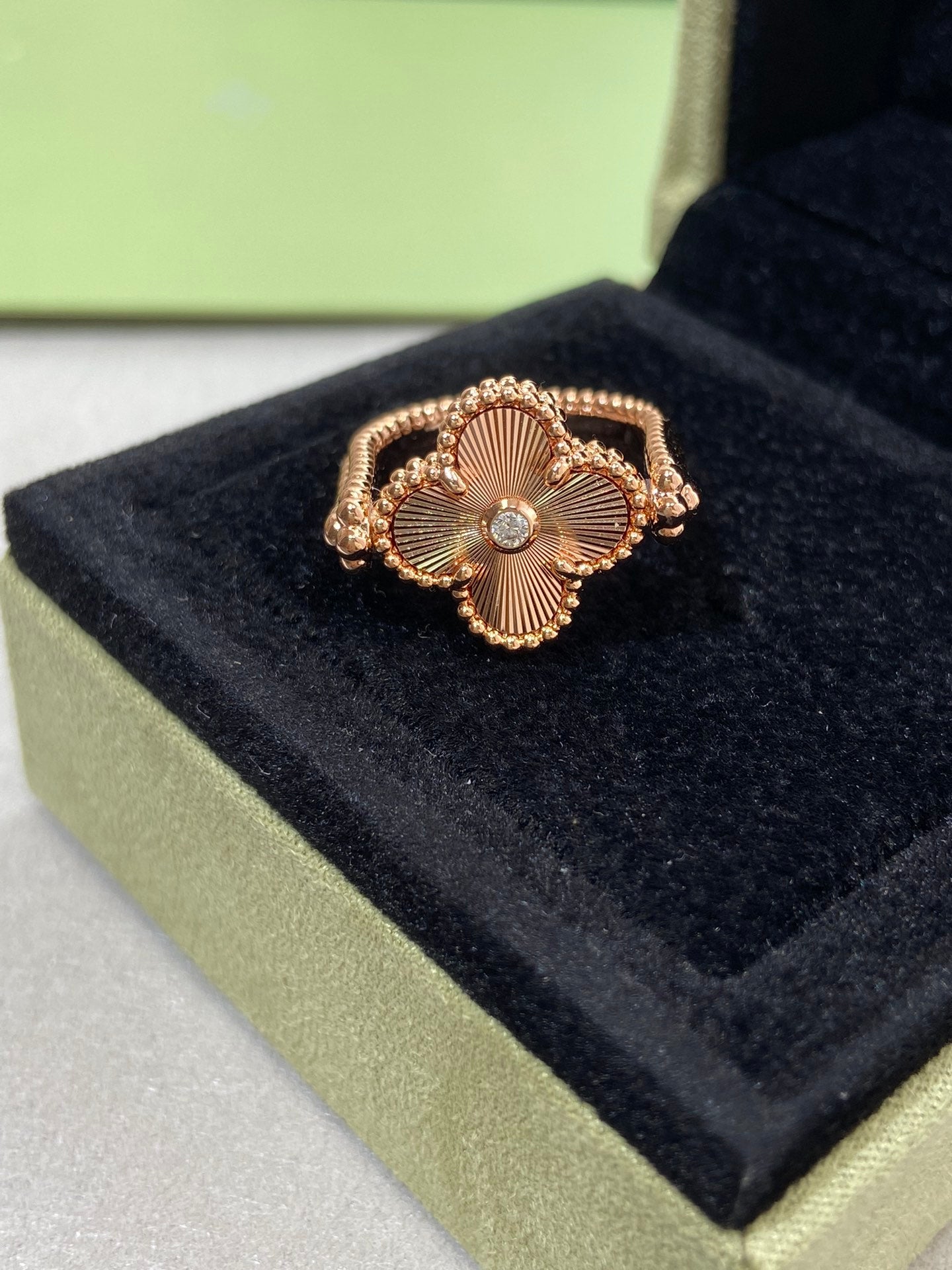 [Joyas Regalia]Anillo de oro rosa con diseño de trébol Riversible