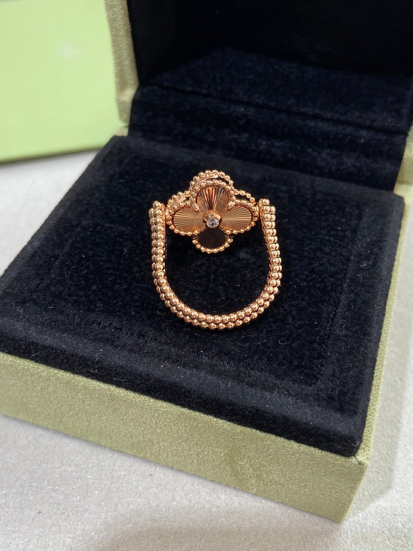 [Joyas Regalia]Anillo de oro rosa con diseño de trébol Riversible