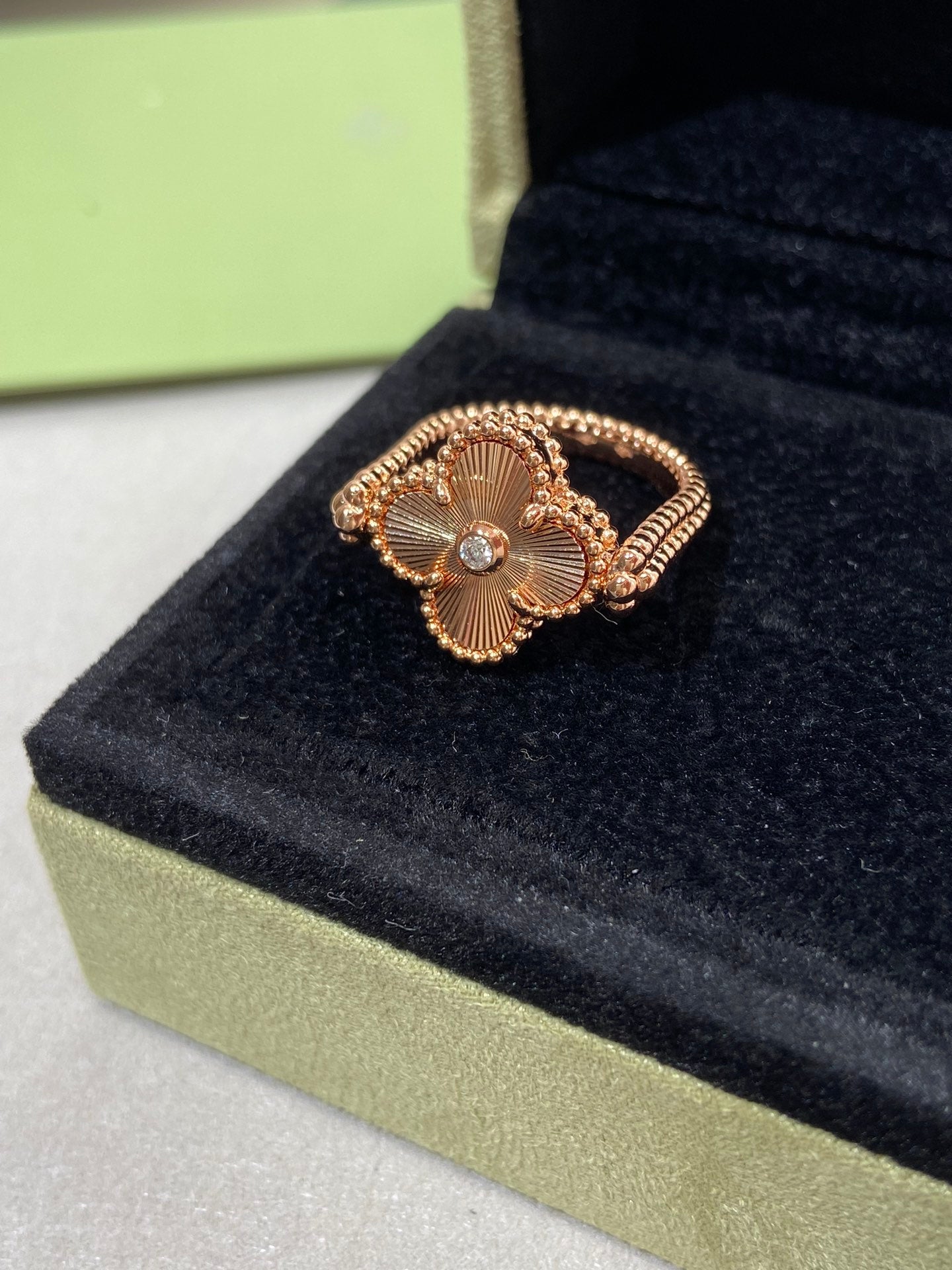 [Joyas Regalia]Anillo de oro rosa con diseño de trébol Riversible
