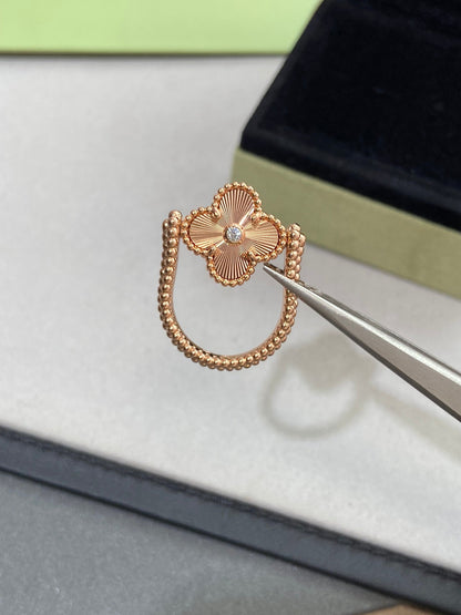 [Joyas Regalia]Anillo de oro rosa con diseño de trébol Riversible