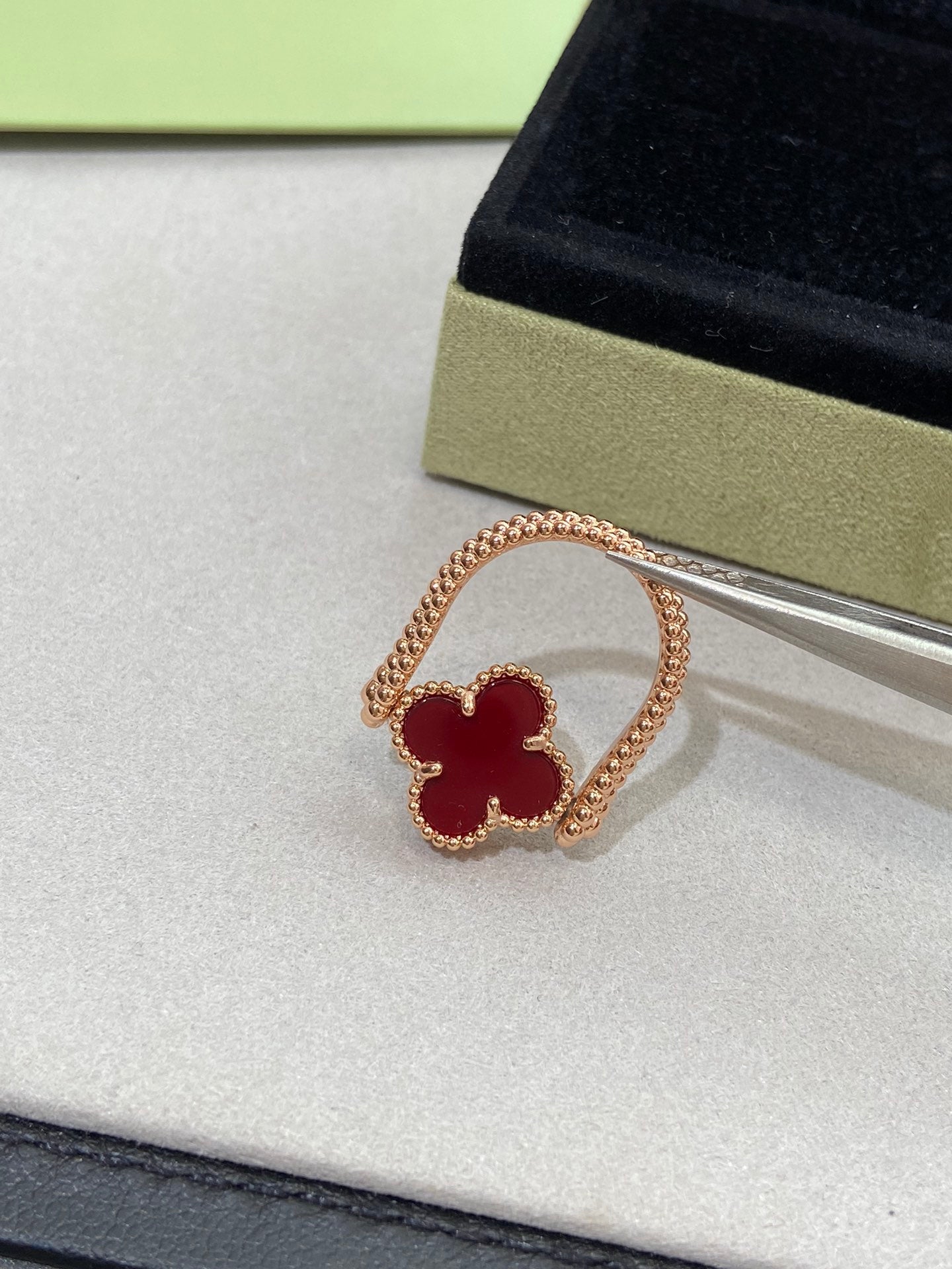 [Joyas Regalia]Anillo de oro rosa con diseño de trébol Riversible