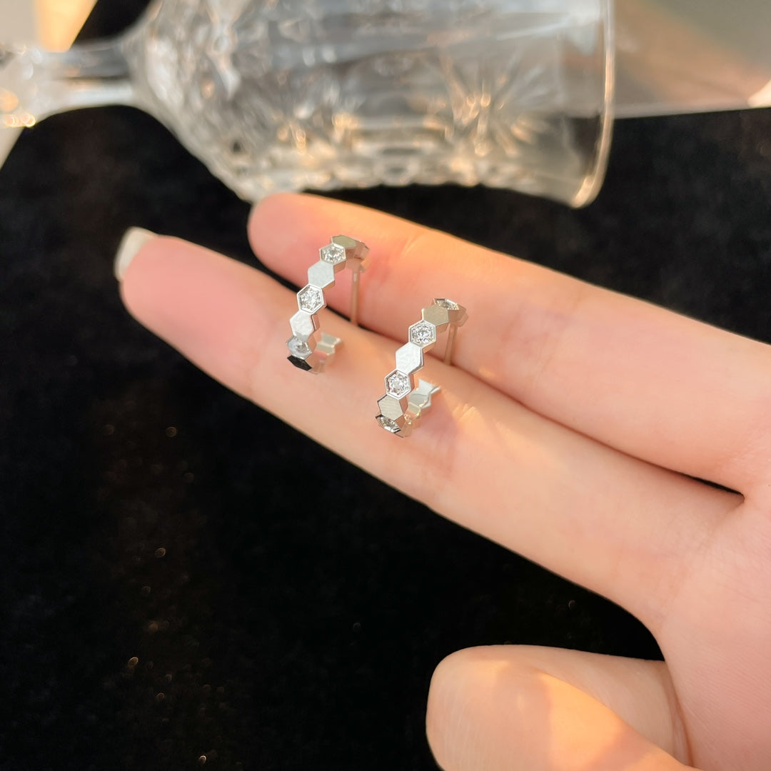 [Regalia jewelry]BEE LOVE DIAMOND HOOP EARRINGS