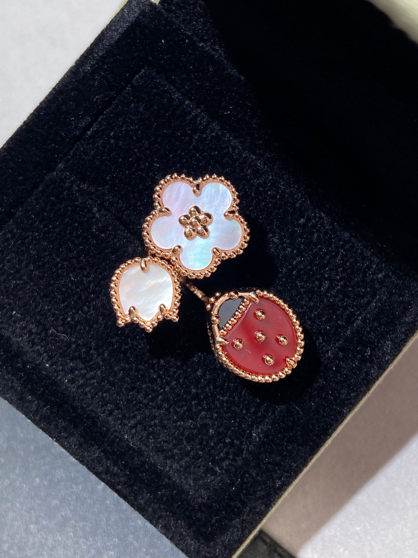 [Joyas Regalia] ANILLO DE ORO ROSA CON MOTIVO DE LA SUERTE 3
