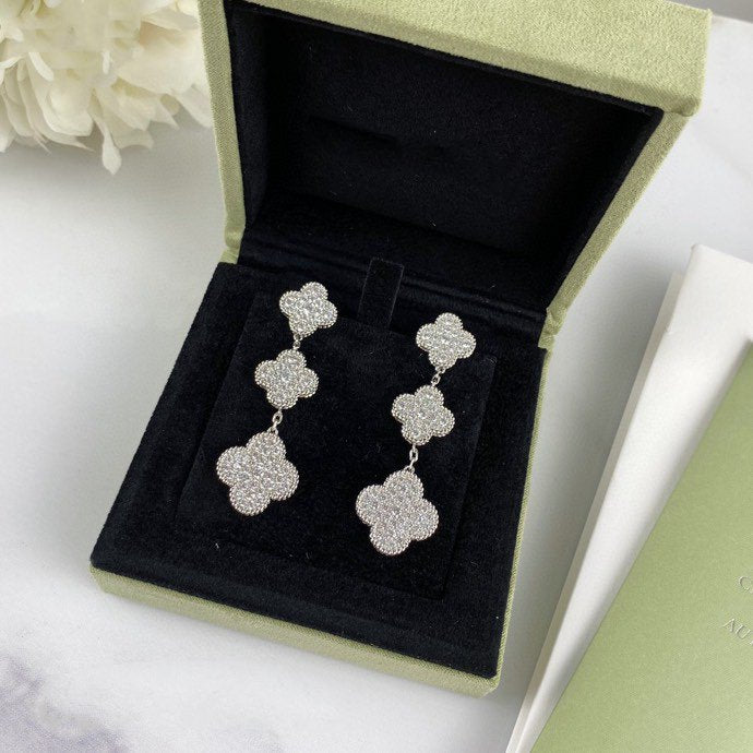 [Joyas Regalia] PENDIENTES DE PLATA CON 3 MOTIVOS DE TRÉBOL Y DIAMANTES