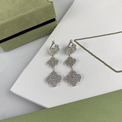 [Joyas Regalia] PENDIENTES DE PLATA CON 3 MOTIVOS DE TRÉBOL Y DIAMANTES
