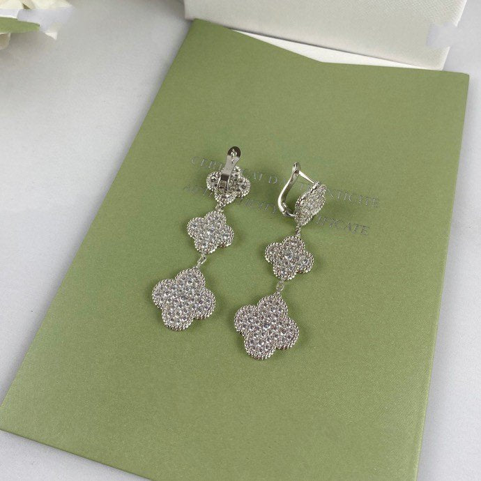 [Joyas Regalia] PENDIENTES DE PLATA CON 3 MOTIVOS DE TRÉBOL Y DIAMANTES