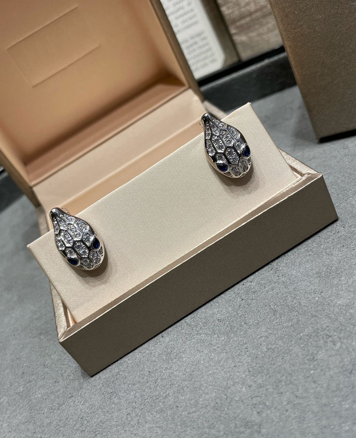 [Joyas Regalia] PENDIENTES DE DIAMANTES CON SERPIENTE