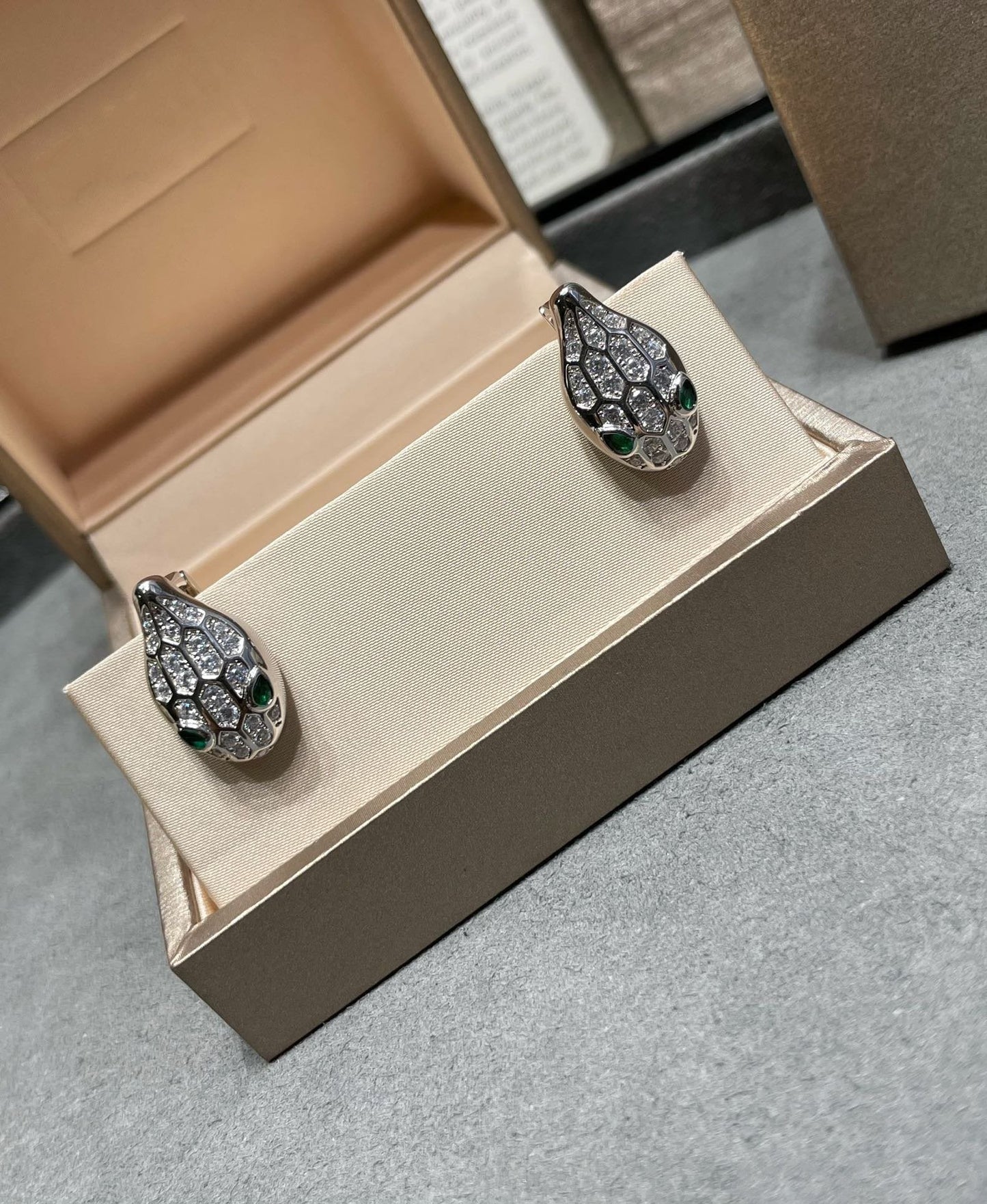 [Joyas Regalia] PENDIENTES DE DIAMANTES CON SERPIENTE
