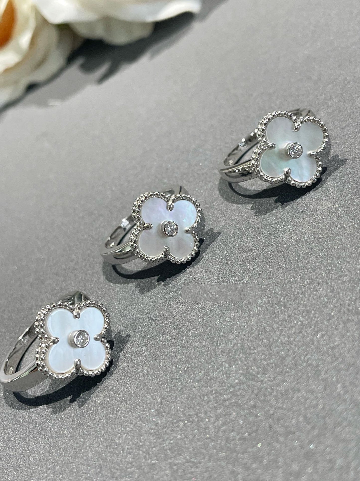 [Bijoux Regalia] BAGUE EN ARGENT ET DIAMANT CLOVER
