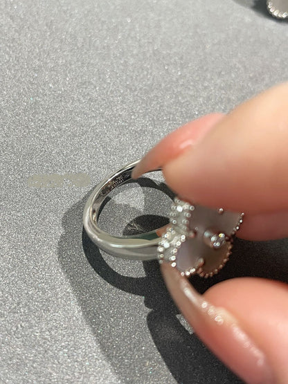 [Bijoux Regalia] BAGUE EN ARGENT ET DIAMANT CLOVER