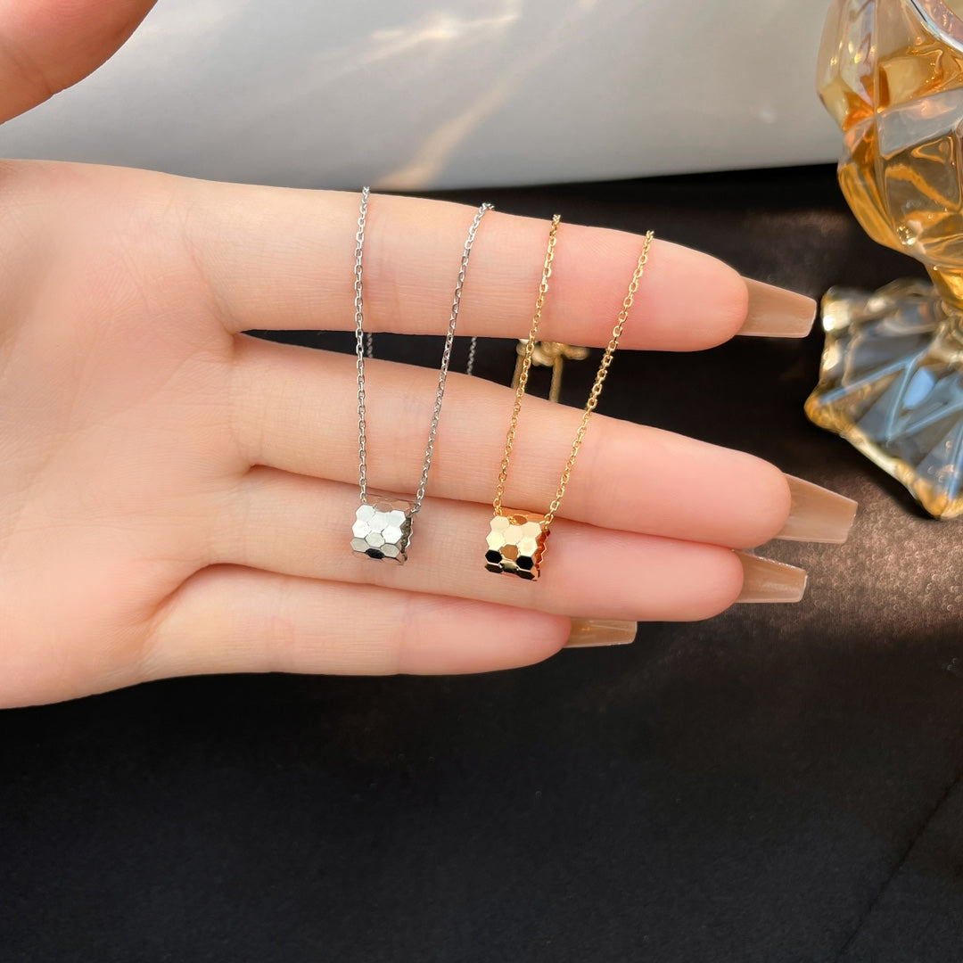 [Joyas Regalia] MINI COLLAR DE ABEJA
