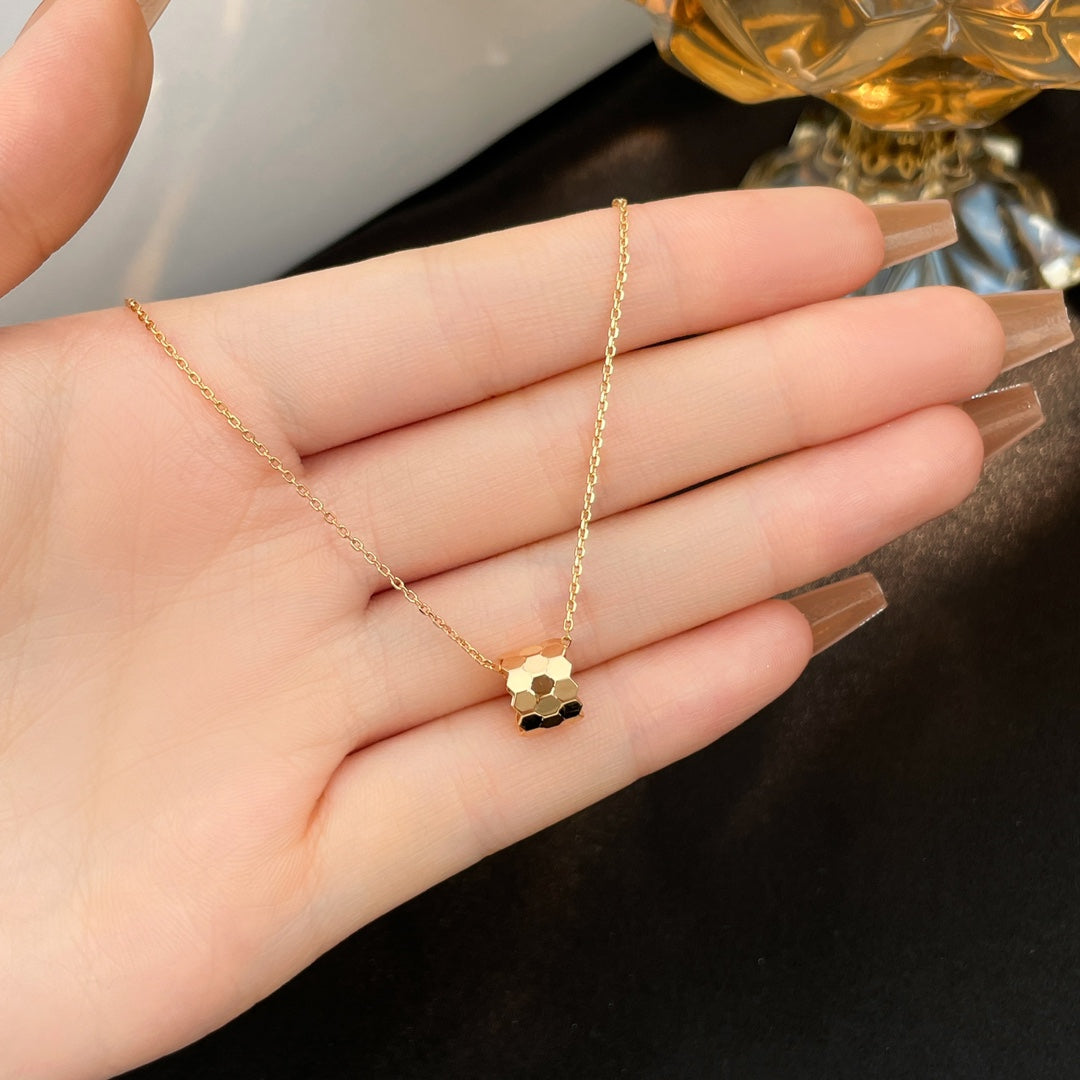 [Joyas Regalia] MINI COLLAR DE ABEJA