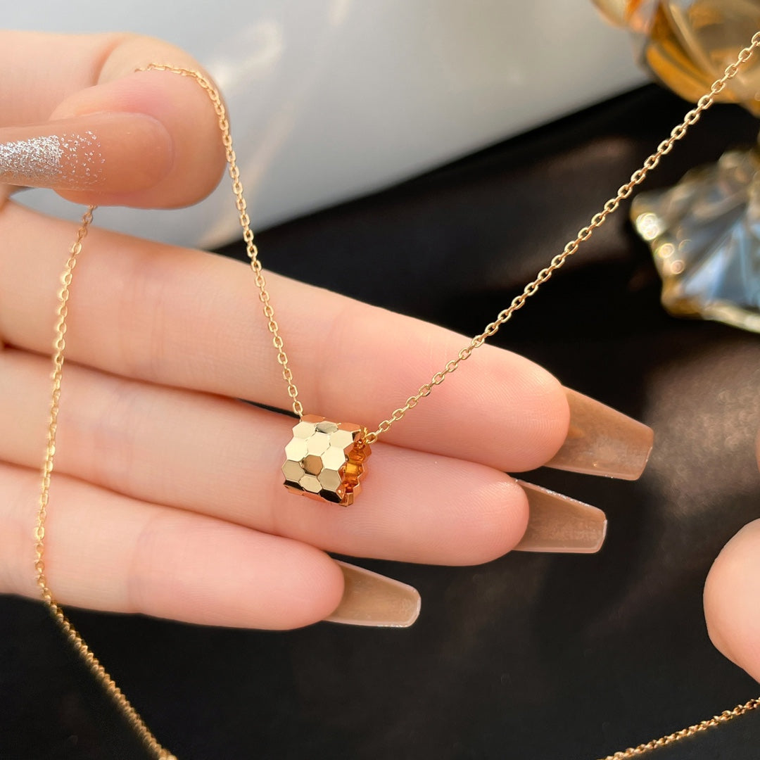 [Joyas Regalia] MINI COLLAR DE ABEJA