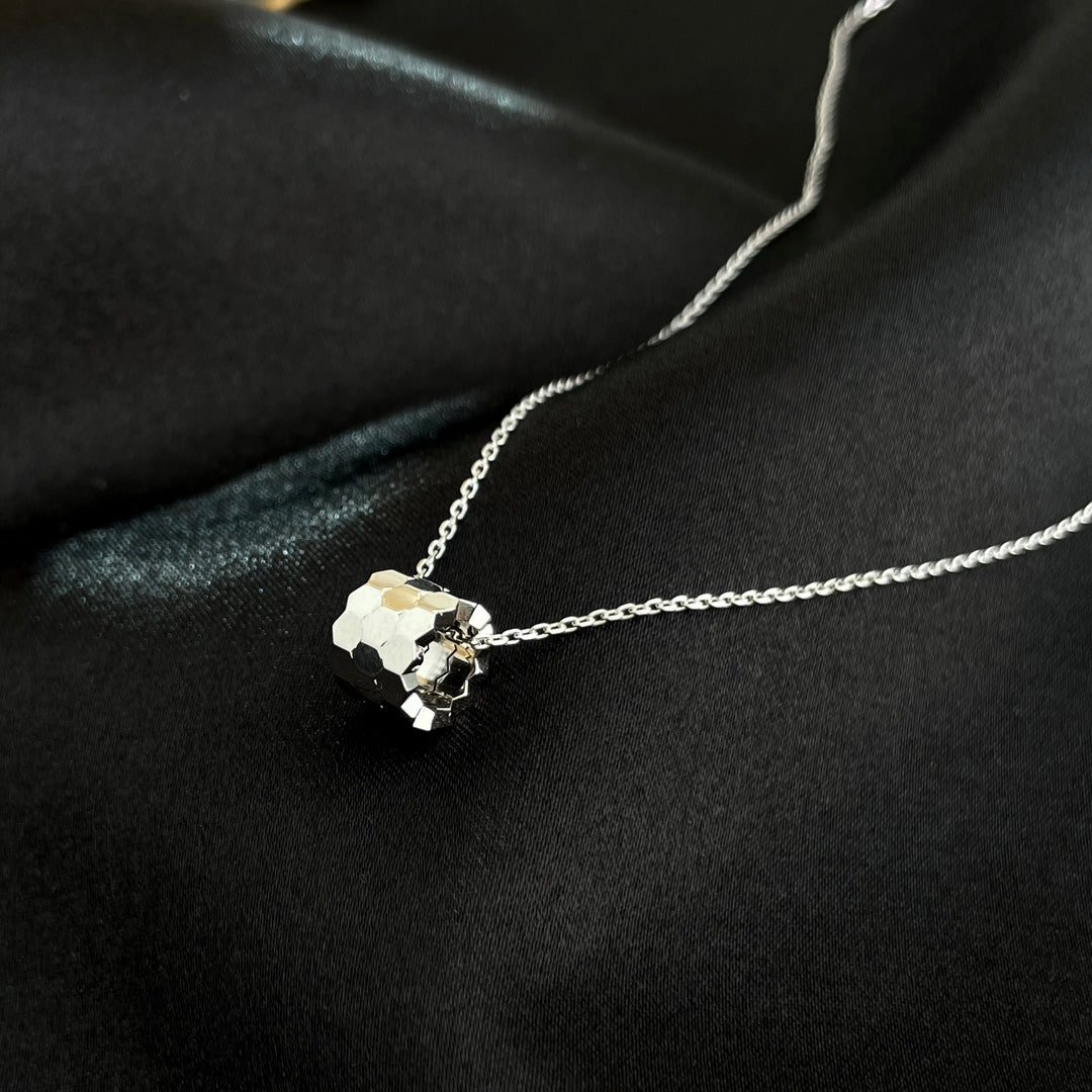 [Joyas Regalia] MINI COLLAR DE ABEJA