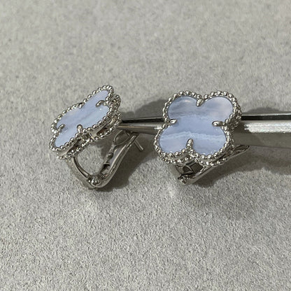 [Bijoux Regalia]Boucles d'oreilles clous en argent et calcédoine avec trèfle