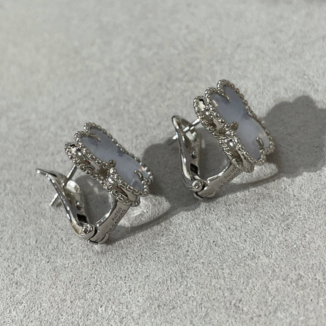 [Bijoux Regalia]Boucles d'oreilles clous en argent et calcédoine avec trèfle