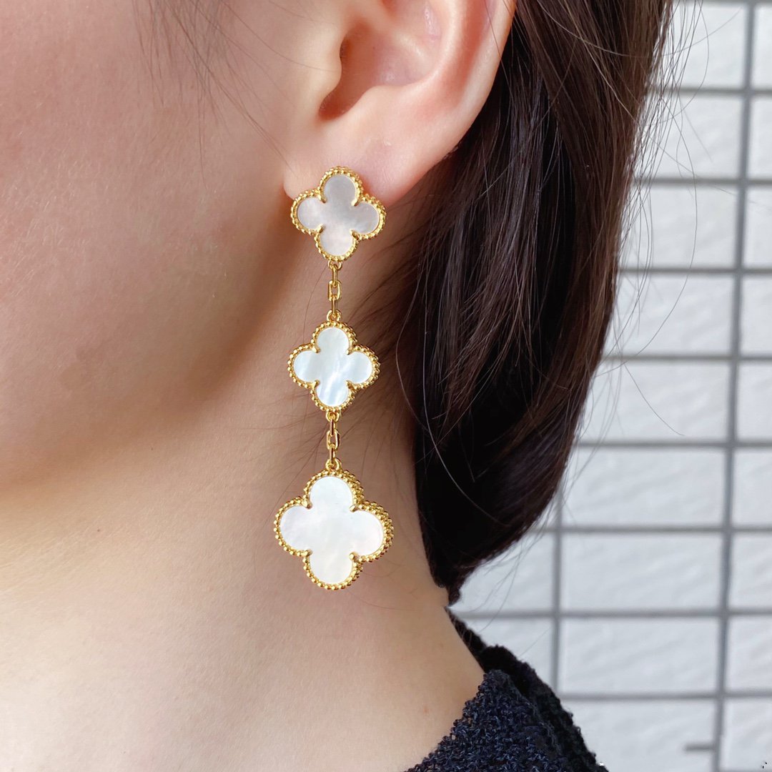 [Joyas Regalia] PENDIENTES DE ORO CON 3 MOTIVOS DE TRÉBOL 
