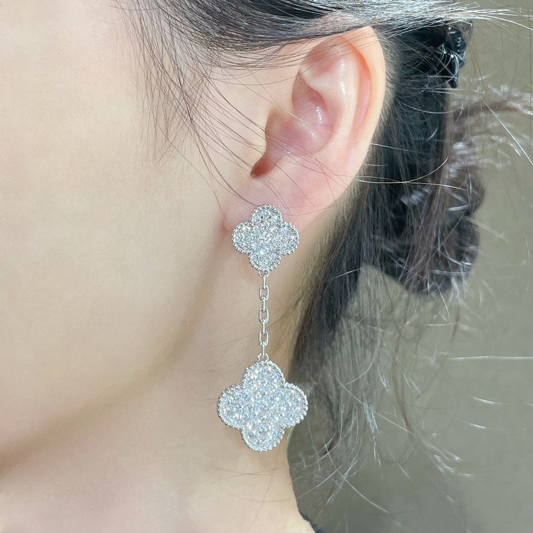 [Joyas Regalia] PENDIENTES DE PLATA CON 2 MOTIVOS DE TRÉBOL Y DIAMANTES PAVÉ