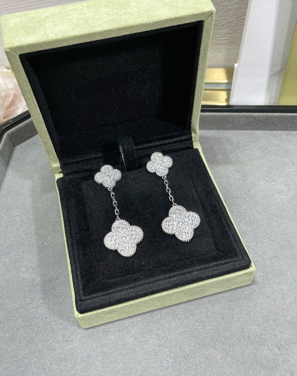 [Joyas Regalia] PENDIENTES DE PLATA CON 2 MOTIVOS DE TRÉBOL Y DIAMANTES PAVÉ