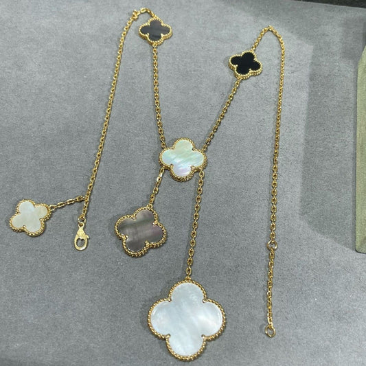 [Bijoux Regalia] COLLIER EN OR ET ONYX À 6 MOTIFS DE TRÈFLE 