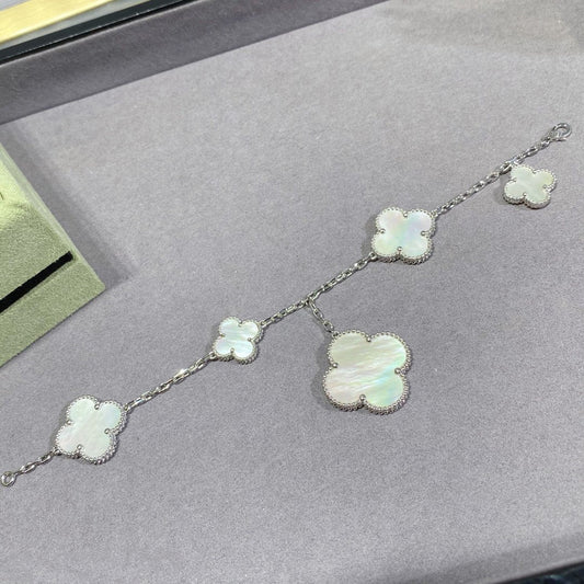 [Bijoux Regalia]BRACELET EN ARGENT ET NACRE BLANCHE À 5 MOTIFS TRÈFLE