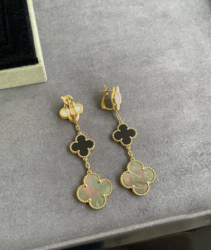 [Joyas Regalia] PENDIENTES DE ORO ROSA OSCURO CON 3 MOTIVOS DE TRÉBOL Y ÓNIX MOP