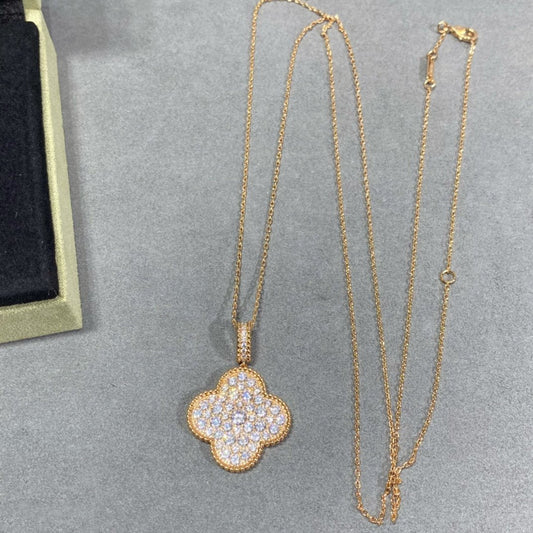 [Bijoux Regalia] Collier long pendentif en forme de trèfle de 25 mm, pavé de diamants