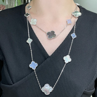 [Bijoux Regalia] COLLIER EN ARGENT ET CALCÉDOINE À 16 MOTIFS DE TRÈFLE