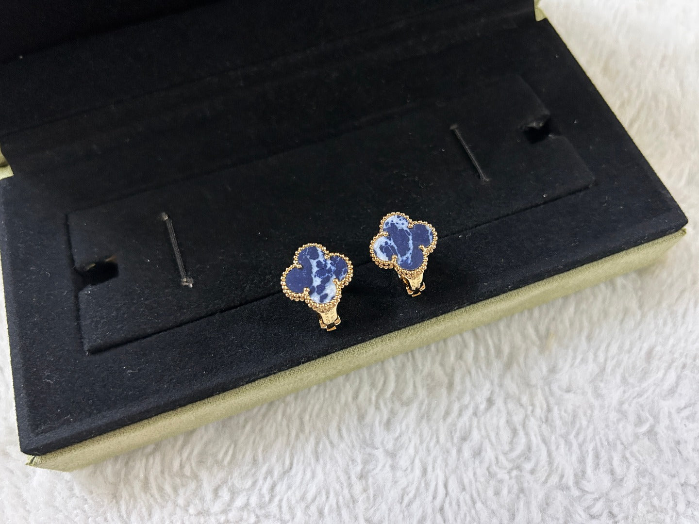 [Bijoux Regalia]Boucles d'oreilles clous moyennes en pierre de trèfle